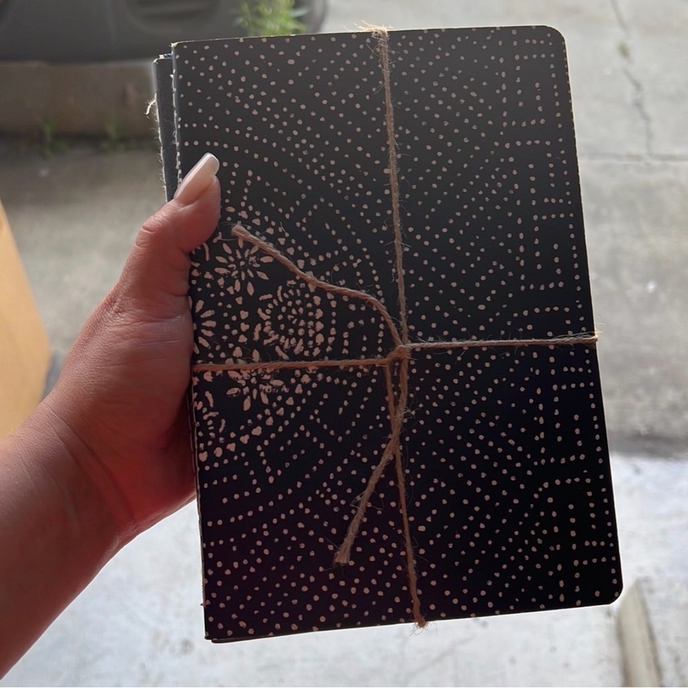 Signature by Levi Strauss Black and White Journal